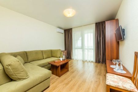 Люкс 2-местный 2-комнатный (вид во двор)