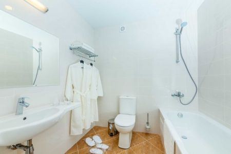 Люкс 2-местный 2-комнатный (вид во двор)